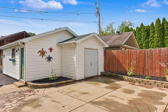 28906 Beach DRIVE, Waterford, WI 53185