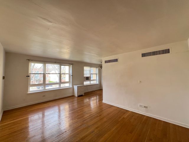 5335 N California Avenue 203, Chicago, IL 60625