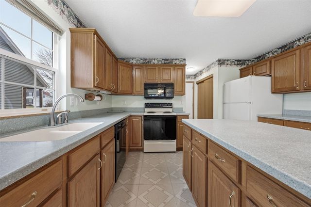 1913 Fox Trail Drive NE, Cedar Rapids, IA 52402