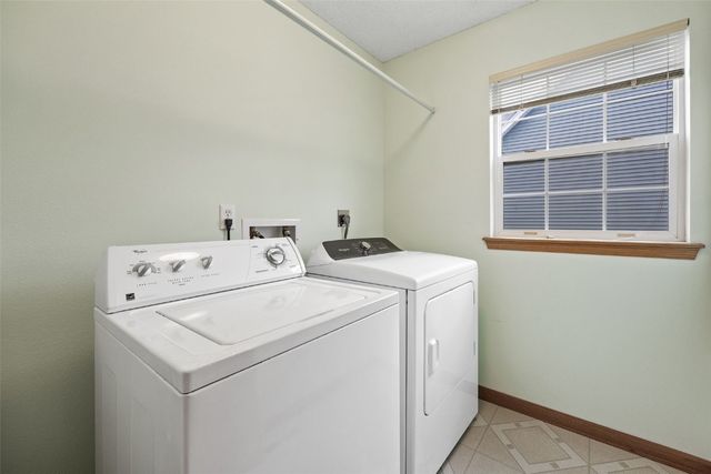 1913 Fox Trail Drive NE, Cedar Rapids, IA 52402