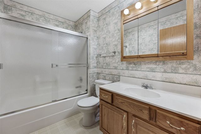 1913 Fox Trail Drive NE, Cedar Rapids, IA 52402