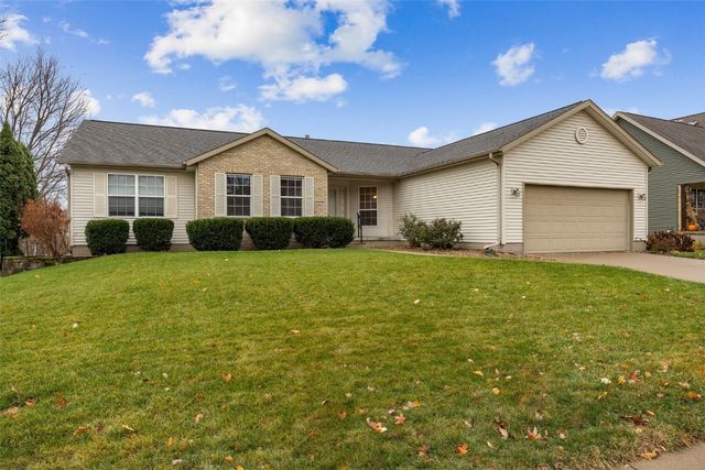 1913 Fox Trail Drive NE, Cedar Rapids, IA 52402