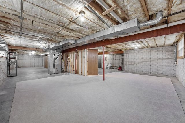 1913 Fox Trail Drive NE, Cedar Rapids, IA 52402