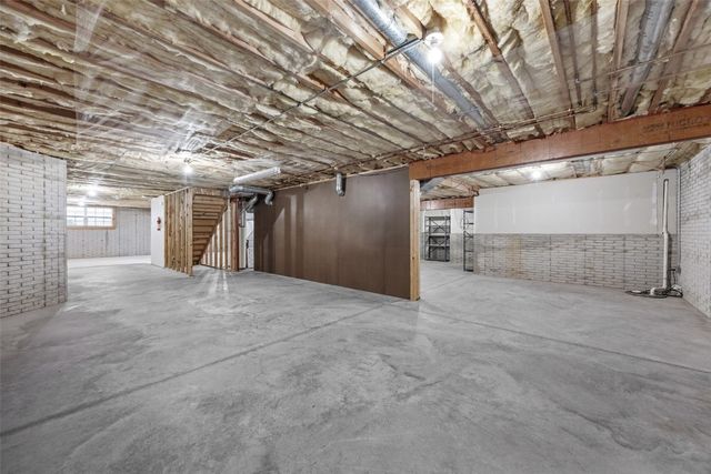 1913 Fox Trail Drive NE, Cedar Rapids, IA 52402