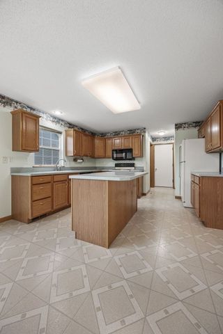 1913 Fox Trail Drive NE, Cedar Rapids, IA 52402