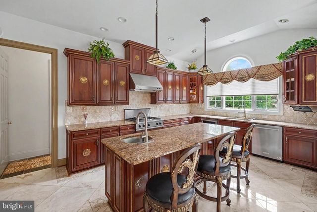 22727 AIRMONT HUNT DR, Ashburn, VA 20148