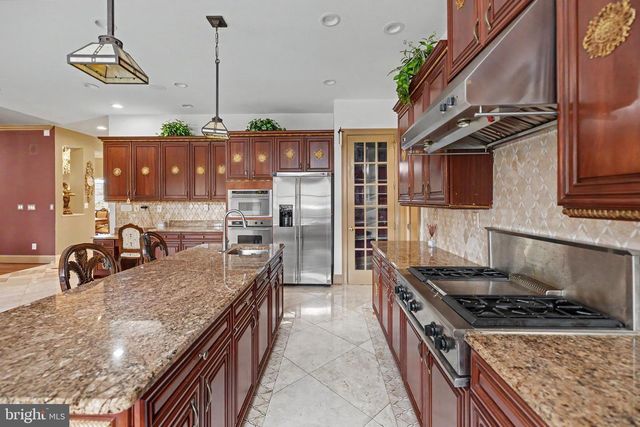 22727 AIRMONT HUNT DR, Ashburn, VA 20148