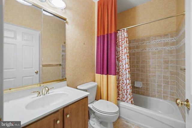 22727 AIRMONT HUNT DR, Ashburn, VA 20148