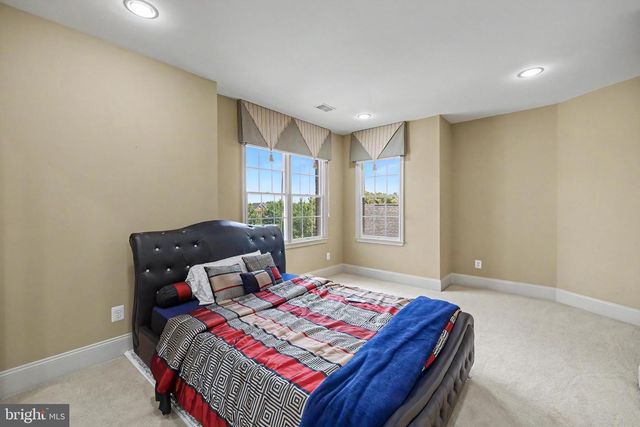 22727 AIRMONT HUNT DR, Ashburn, VA 20148