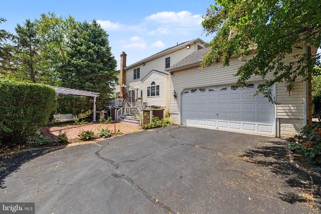 22727 AIRMONT HUNT DR, Ashburn, VA 20148