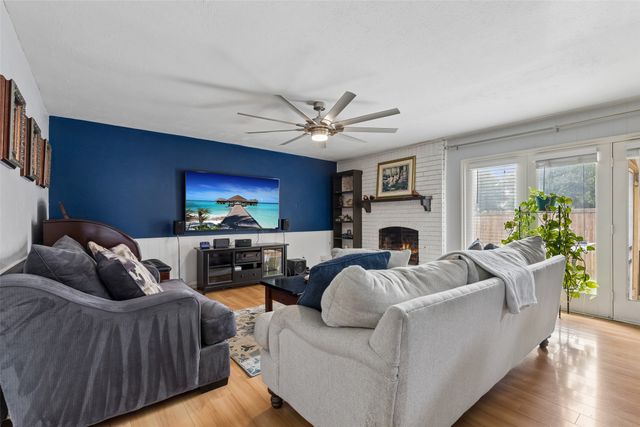 713 Kathryn Drive, Lewisville, TX 75067