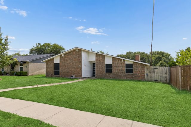 713 Kathryn Drive, Lewisville, TX 75067