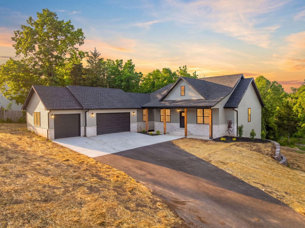 654 Walkington Lane, Branson, MO 65616