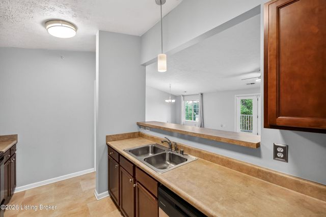 2604 Aristocrat Pl 303, Louisville, KY 40299