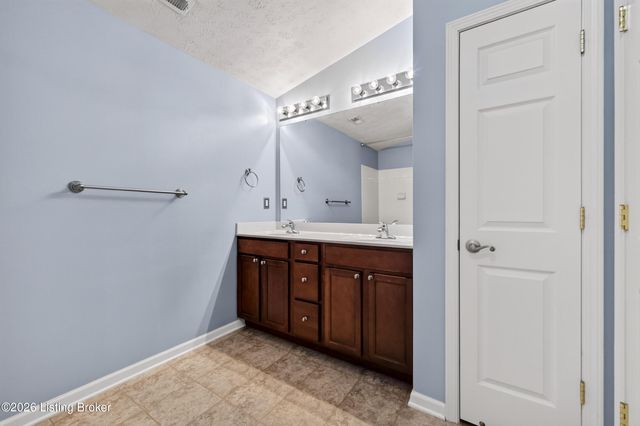 2604 Aristocrat Pl 303, Louisville, KY 40299