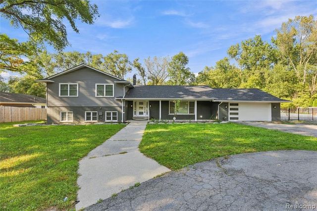 15879 Millar Road, Clinton Township, MI 48036