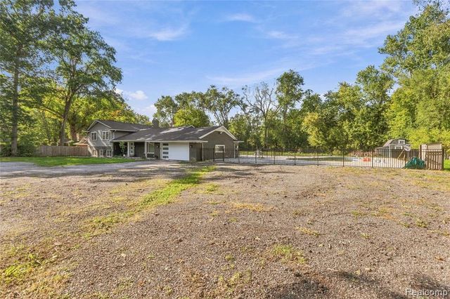 15879 Millar Road, Clinton Township, MI 48036