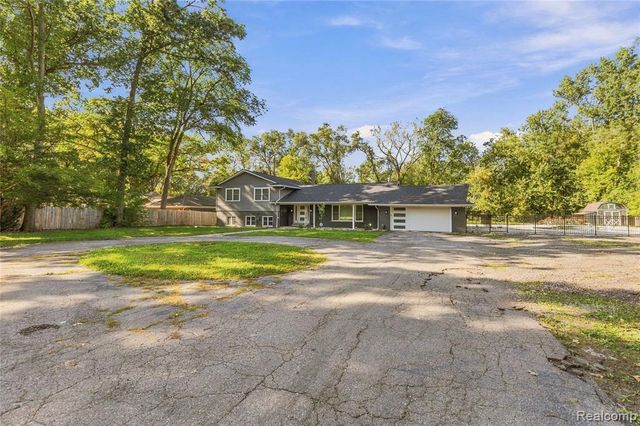 15879 Millar Road, Clinton Township, MI 48036