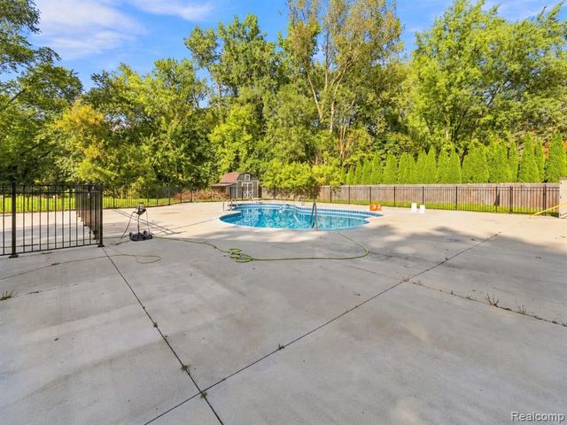 15879 Millar Road, Clinton Township, MI 48036