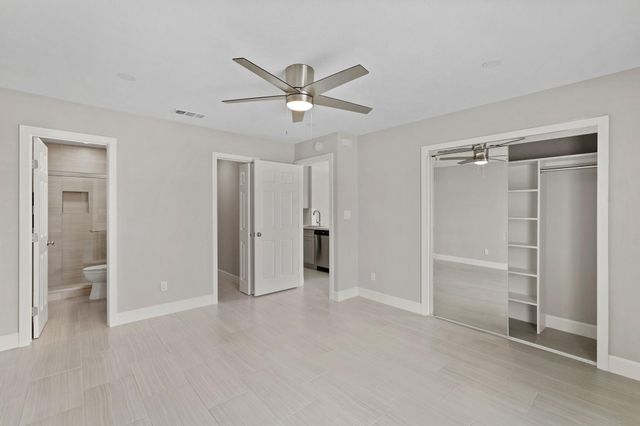 2201 Fountain View Drive 4, Houston, TX 77057