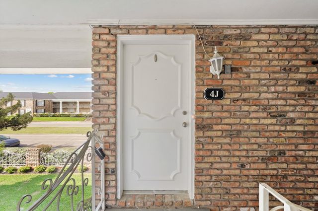 2201 Fountain View Drive 4, Houston, TX 77057