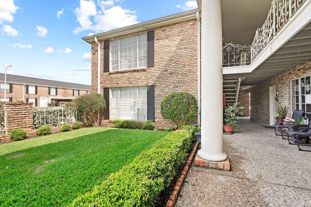 2201 Fountain View Drive 4, Houston, TX 77057