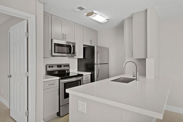 2201 Fountain View Drive 4, Houston, TX 77057