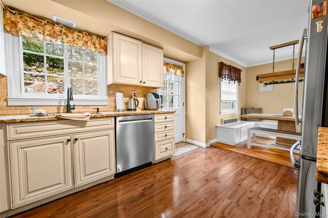 67 Kissam Lane, Glen Head, NY 11545