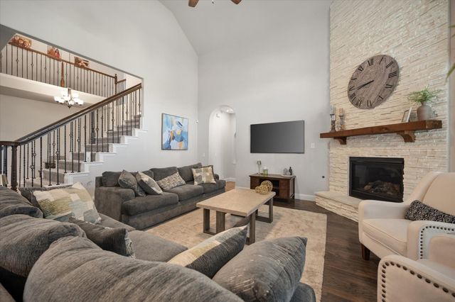 2105 Flora Lane, Desoto, TX 75115