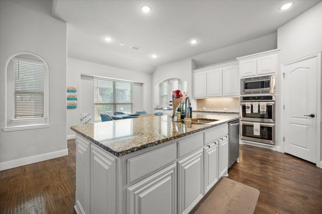 2105 Flora Lane, Desoto, TX 75115
