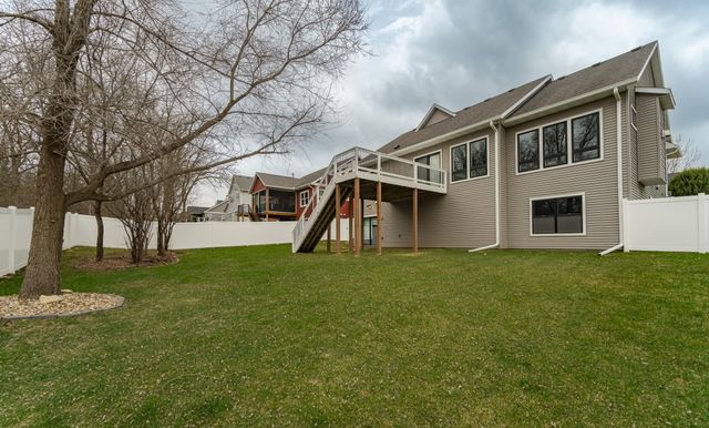 2745 Tee Time Road SE, Rochester, MN 55904