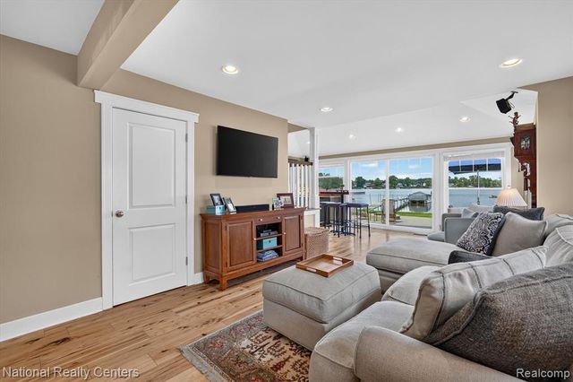 9749 Beverly Drive, Pinckney, MI 48169