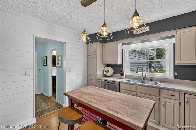 9749 Beverly Drive, Pinckney, MI 48169