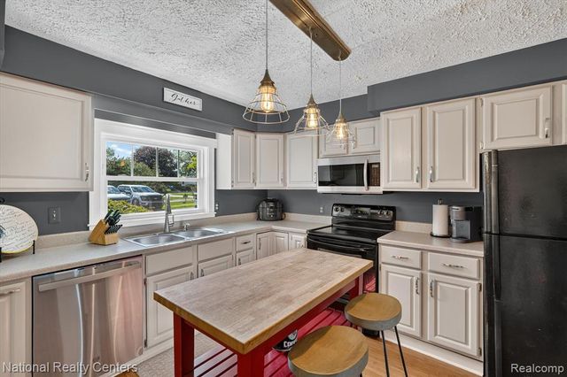 9749 Beverly Drive, Pinckney, MI 48169