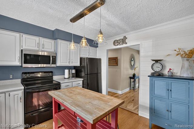 9749 Beverly Drive, Pinckney, MI 48169