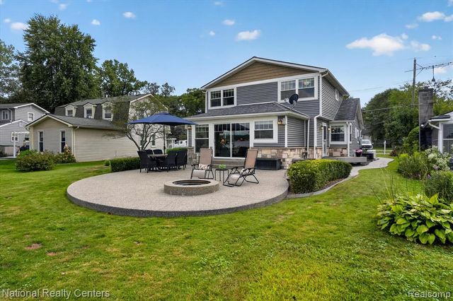 9749 Beverly Drive, Pinckney, MI 48169