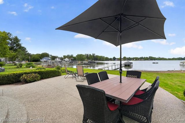 9749 Beverly Drive, Pinckney, MI 48169