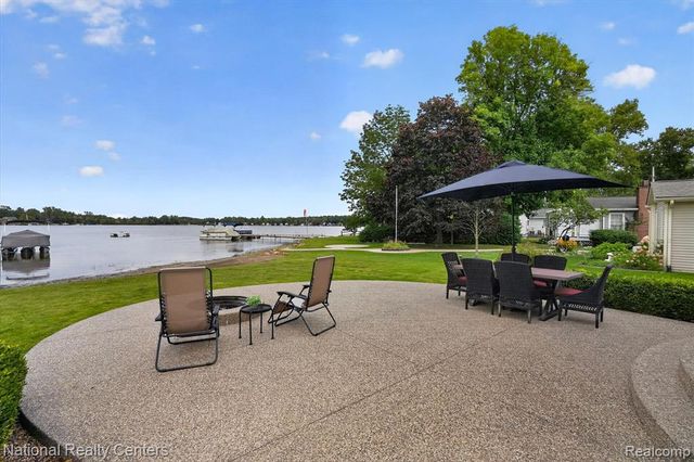 9749 Beverly Drive, Pinckney, MI 48169