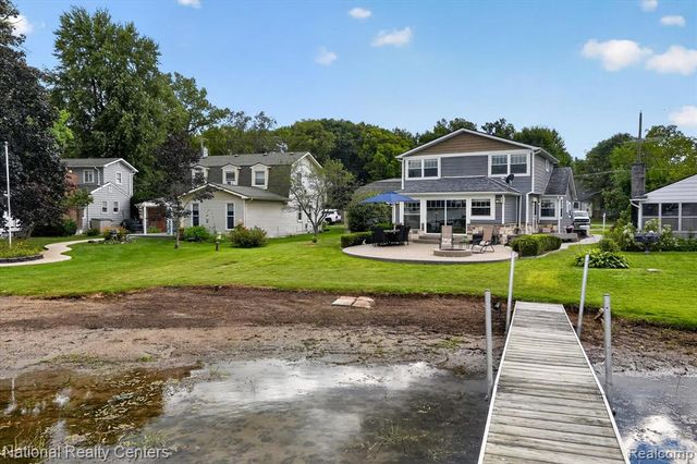 9749 Beverly Drive, Pinckney, MI 48169