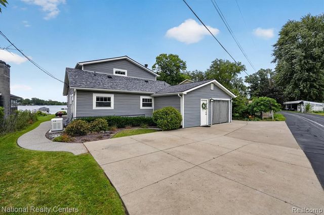 9749 Beverly Drive, Pinckney, MI 48169