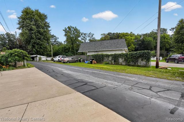 9749 Beverly Drive, Pinckney, MI 48169