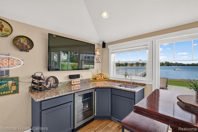 9749 Beverly Drive, Pinckney, MI 48169