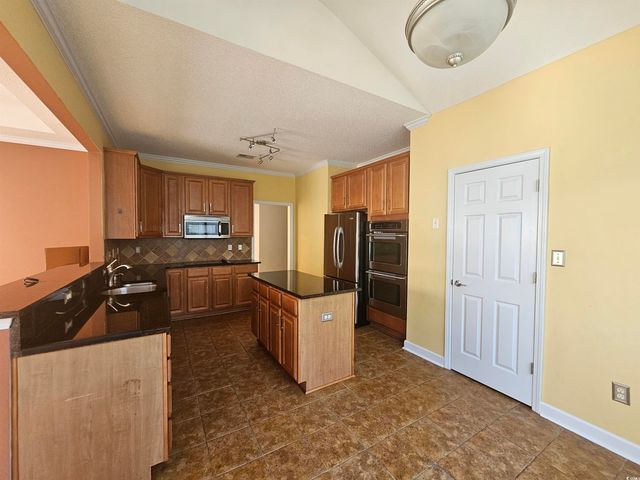 1011 Hillsdale Dr., Little River, SC 29566