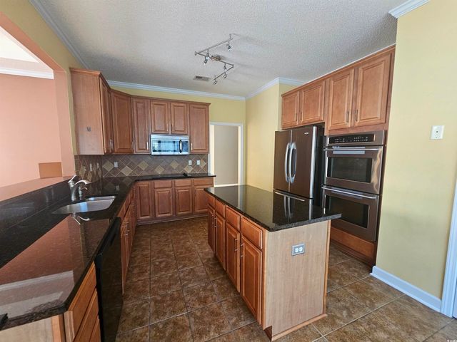 1011 Hillsdale Dr., Little River, SC 29566