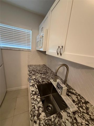 1213 BENEDICT COURT, Sarasota, FL 34237