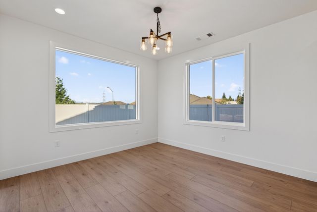 4806 Ferrington Court, Redding, CA 96003