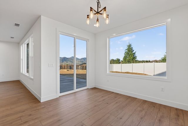 4806 Ferrington Court, Redding, CA 96003