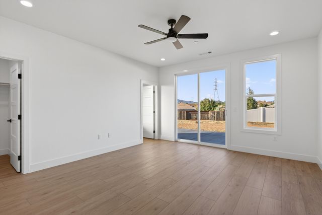 4806 Ferrington Court, Redding, CA 96003