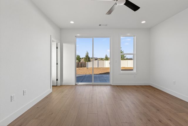 4806 Ferrington Court, Redding, CA 96003