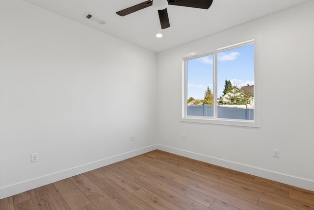 4806 Ferrington Court, Redding, CA 96003